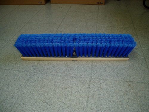 Photo de Brosse en trilon bleu 16"